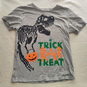 Halloween Trick Roar Treat Dinosaur Short Sleeve Tee Shirt Size Small 6/7